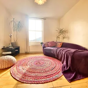 London's East End 2 Bedroom Londen